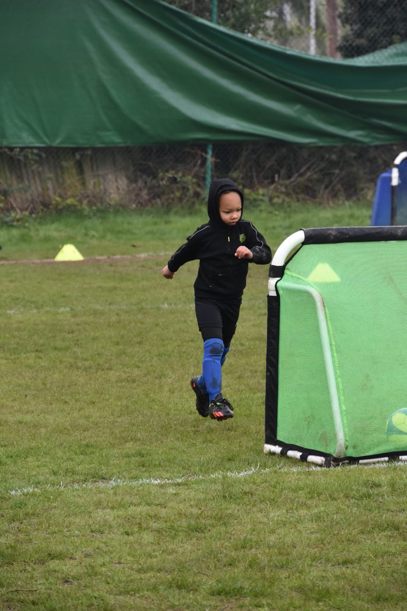 Met Police Youth FC tweet media