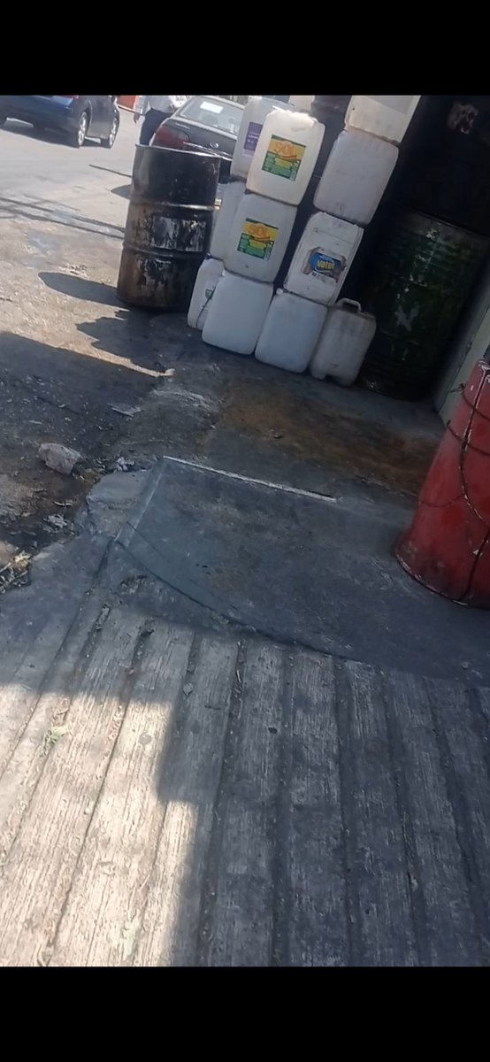 PAGCuerna's tweet photo. Estorbando #banqueta en Col. Ricardo Flores Magón calle Nayarit #30 entre calle Chihuahua y Baja California.
#Cuernavaca https://t.co/M860VCOfbR