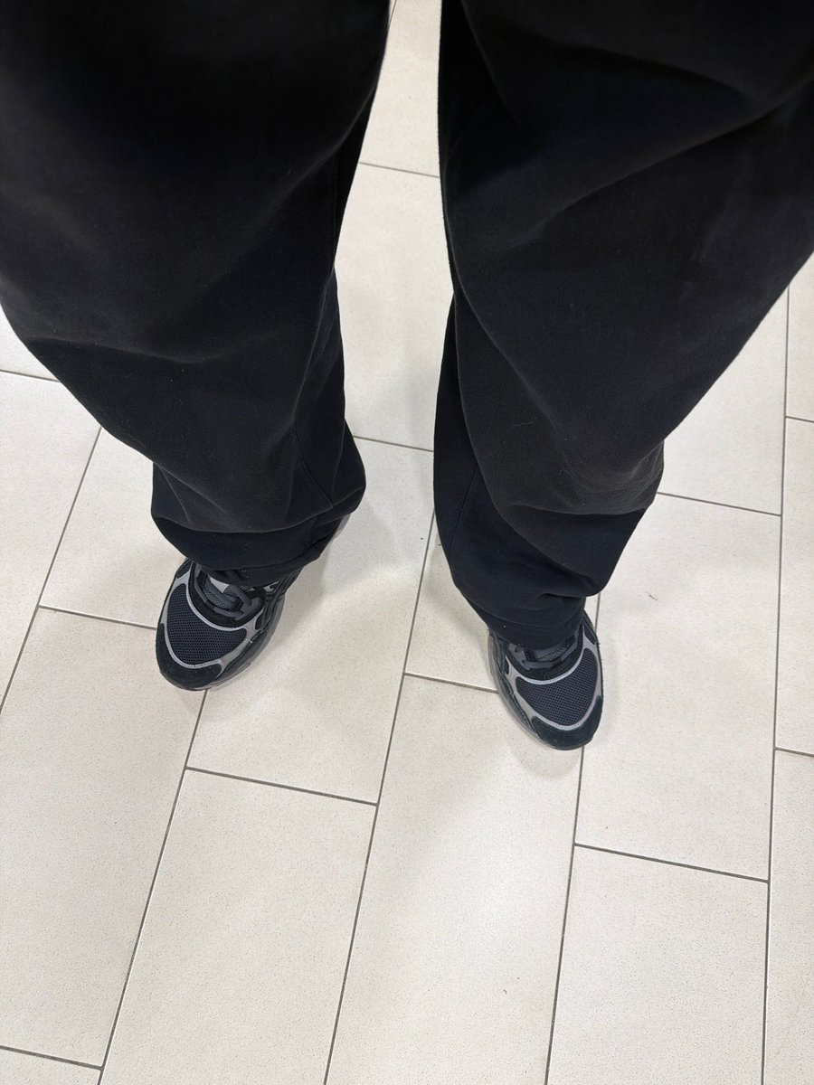 Heute 2 Tage in Stuttgart unterwegs !!! Antreten du Knecht 

#findomalpha #findom #cashmaster #twink #sub #master #cashslave #alphamaster #zahlsklave #feet #foot #feetworship #feetboy #nike #tn #sneaker #sneakerhead #stuttgart