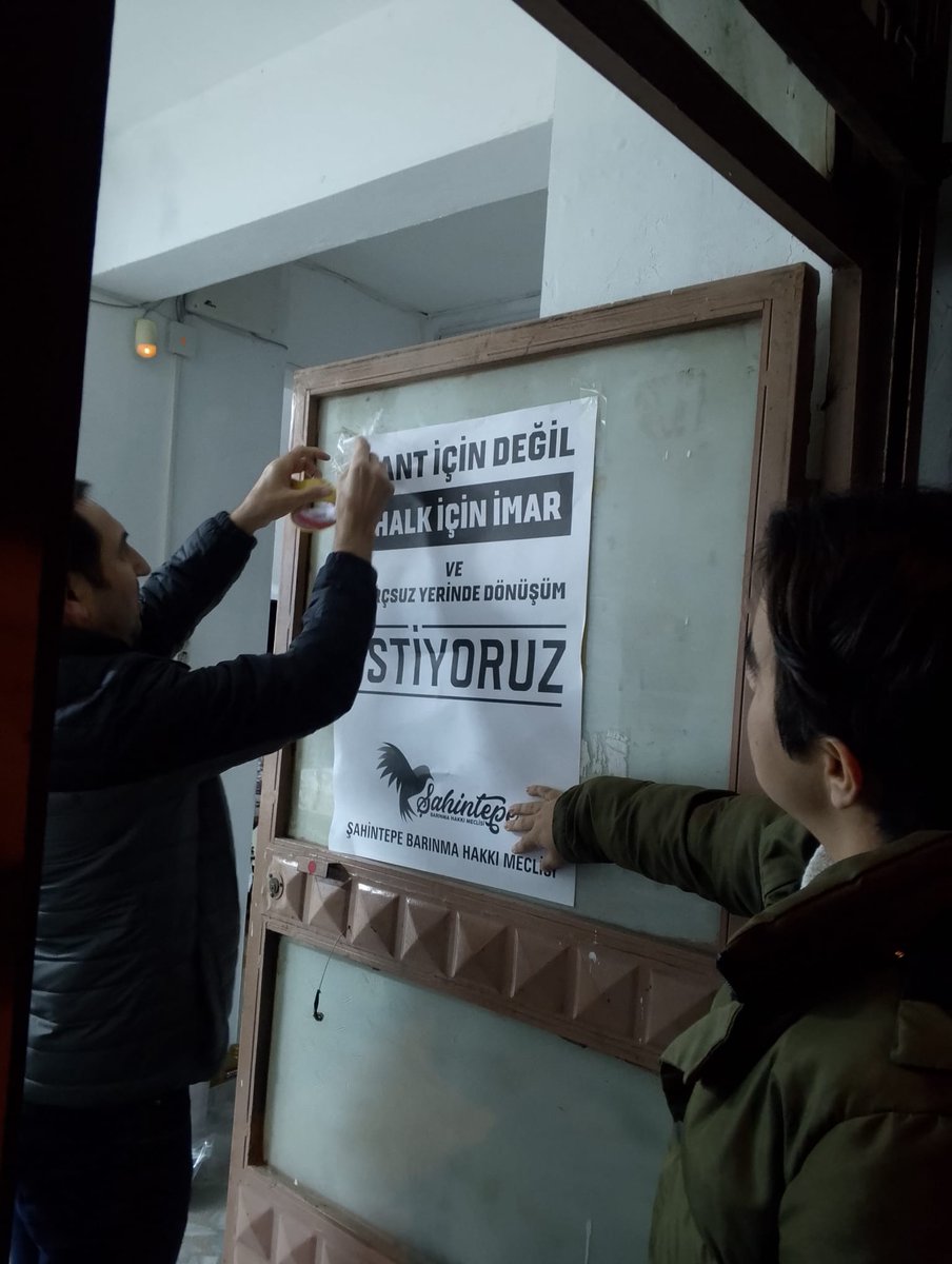 dirensahintepe's tweet photo. Bu akşam komşularımızı, kahvehaneleri ve esnafımızı tek tek dolaştık. Dayanışmamızı büyüttük. Komşularımız da esnaflarımız da camlarına afişlerini astı.
Bu sadece bir kampanya değil, mahallemizin geleceği için verdiğimiz bir mücadele. Hep birlikte büyütüyor, hep birlikte sahip çıkıyoruz. 

"RANT İÇİN DEĞİL, HALK İÇİN İMAR VE  BORÇSUZ YERİNDE DÖNÜŞÜM İSTİYORUZ!"
