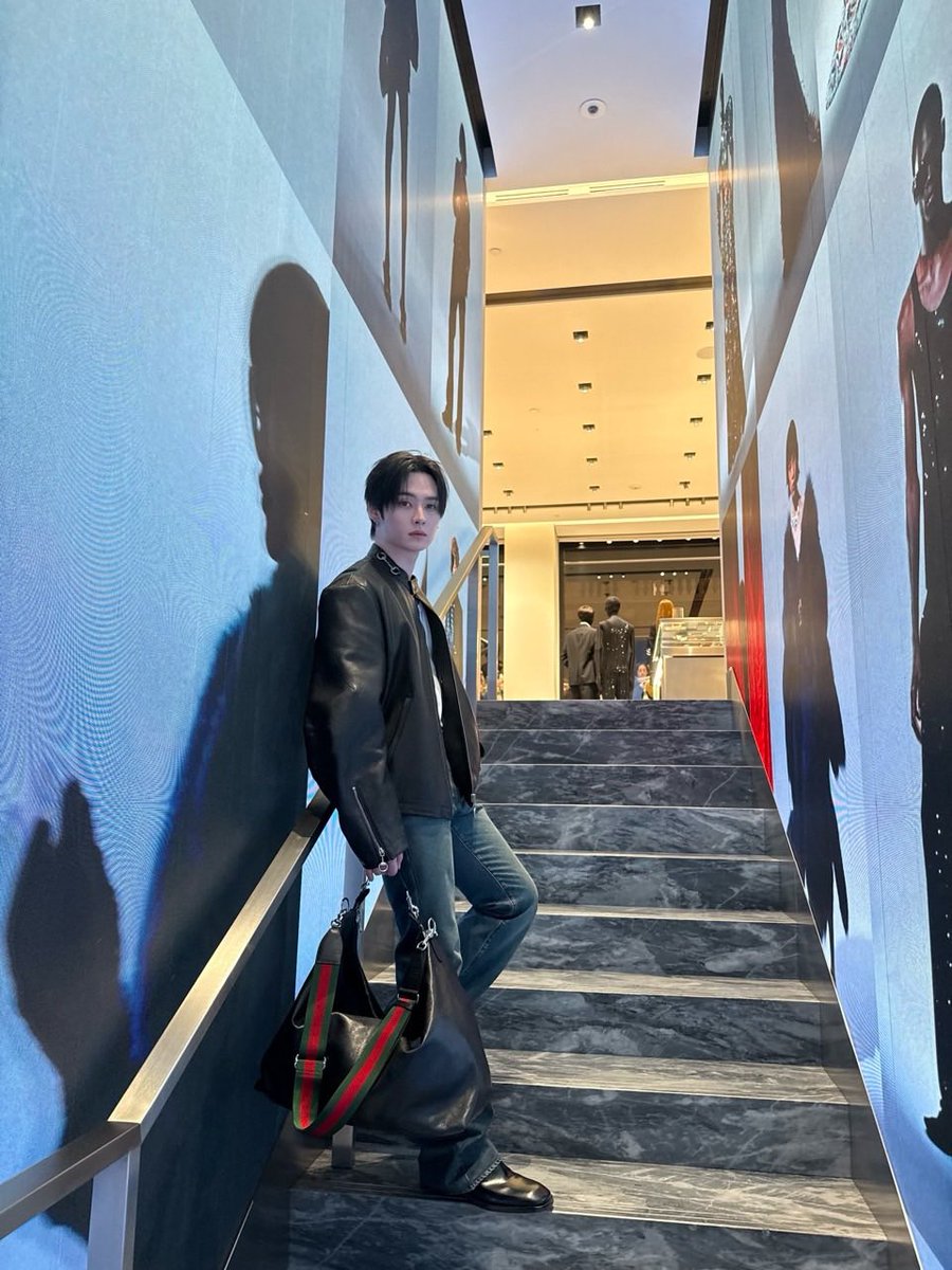 kxrwostara's tweet photo. uuu a co to za ambasador gucci😏😏😏 heeej dawno nir bylo tlitow ale to jest jakby ok chyba co❤️ https://t.co/I6BYeMMjpt