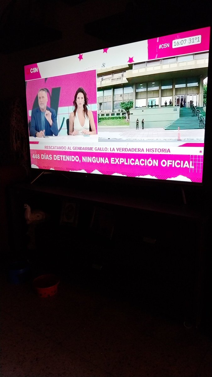 Cambio un rato de canal, no me interesa lo de Gallo . Juego artificiales para no hablar de otros temas más importantes.  #C5N