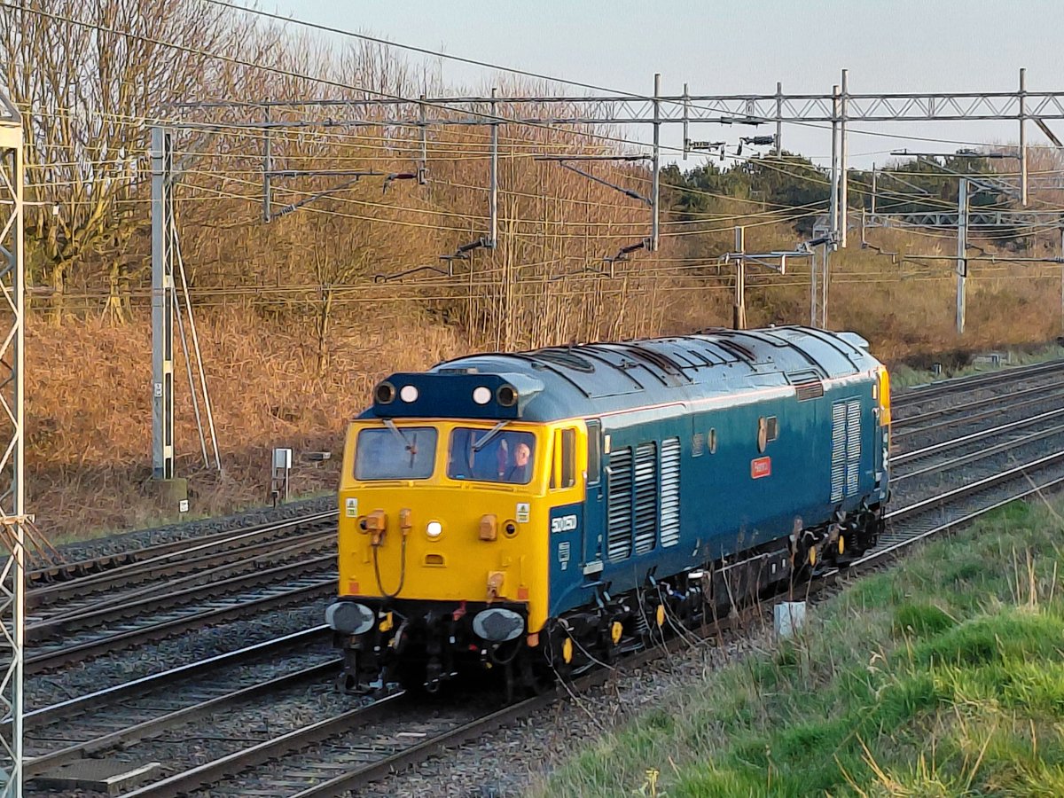 TrainiacV41582's tweet image. D400 50050 Fearless approaching Crewe today at Casey Lane.  #class50