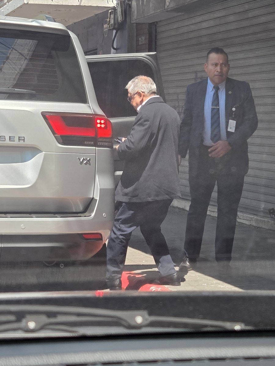 paOpaint's tweet photo. Quien es este personaje? Que anda con placa tapada y con montón de gente de la Saas? https://t.co/EcZgDABsy3