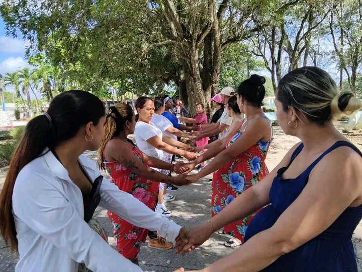 El sector deportivo en #Amancio da cumplimiento al convenio con SALUD ofertando actividades físicas a la población de diferentes grupos etáreos.
#DeporteLasTunas
#PorLasTunasLaVictoria
#100AñosConFidel
#DeporteAmancio