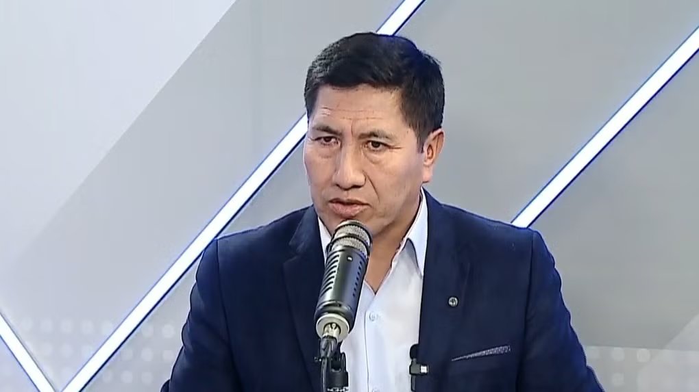 El valiente periodista puneño, analista político, docente universitario de la Universidad Nacional del Altiplano, y postulante al Senado por Renovación Popular. Edgar Mancha Pineda, critica duramente a la izquierda peruana:

 “Si no hay Constitución nueva, ellos (los