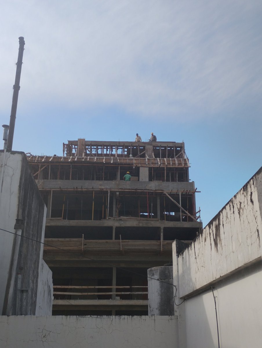 camilalomonaco's tweet photo. Una cosa no tiene nada que ver con la otra.
El edificio no se cayó por la causa de índole privada de Alberto Fernández.
Que condenemos la violencia de género que ustedes admiten del presidente hacia las mujeres como hizo contra @myriambregman en la apertura de sesiones solo por el hecho de ser mujer dado que @jmilei es misógino y cobarde no significa que vayamos a exhonerar a la @AGC_Control y @jorgemacri quien tiene causas por lavado de dinero y enriquecimiento ilícito que si afecta a los damnificadas del derrumbe porque sienta el precedente de que es corrupto y por eso bajo su venía el @AGC_Control y DIRECCIÓN GENERAL DE OBRAS Y CATASTROS DEL @GCBA
ERA SU RESPONSABILIDAD Y NO LO HICIERON PORQUE SON COIMEROS yo tengo grabado a sus inspectores agarrado Coima frente a mi casa y los denuncié en el GCBA, al día de hoy el expediente duerme