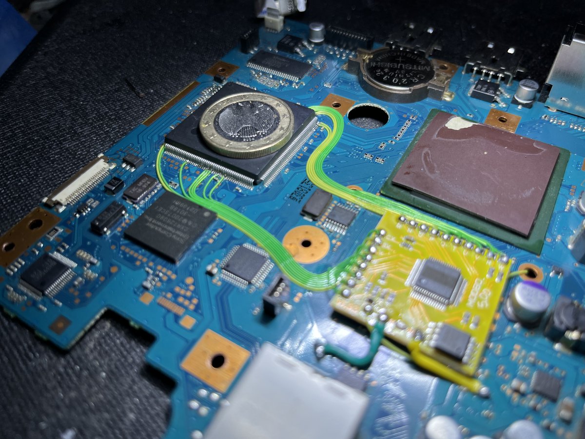 Gusse__'s tweet photo. I don't remember sharing this installation photo on an PS2 Slim SCPH90004, I hope you enjoy it with the alternative points ;)
I hadn't created Methylene yet at the time. https://t.co/uvBOcUf0Ij
