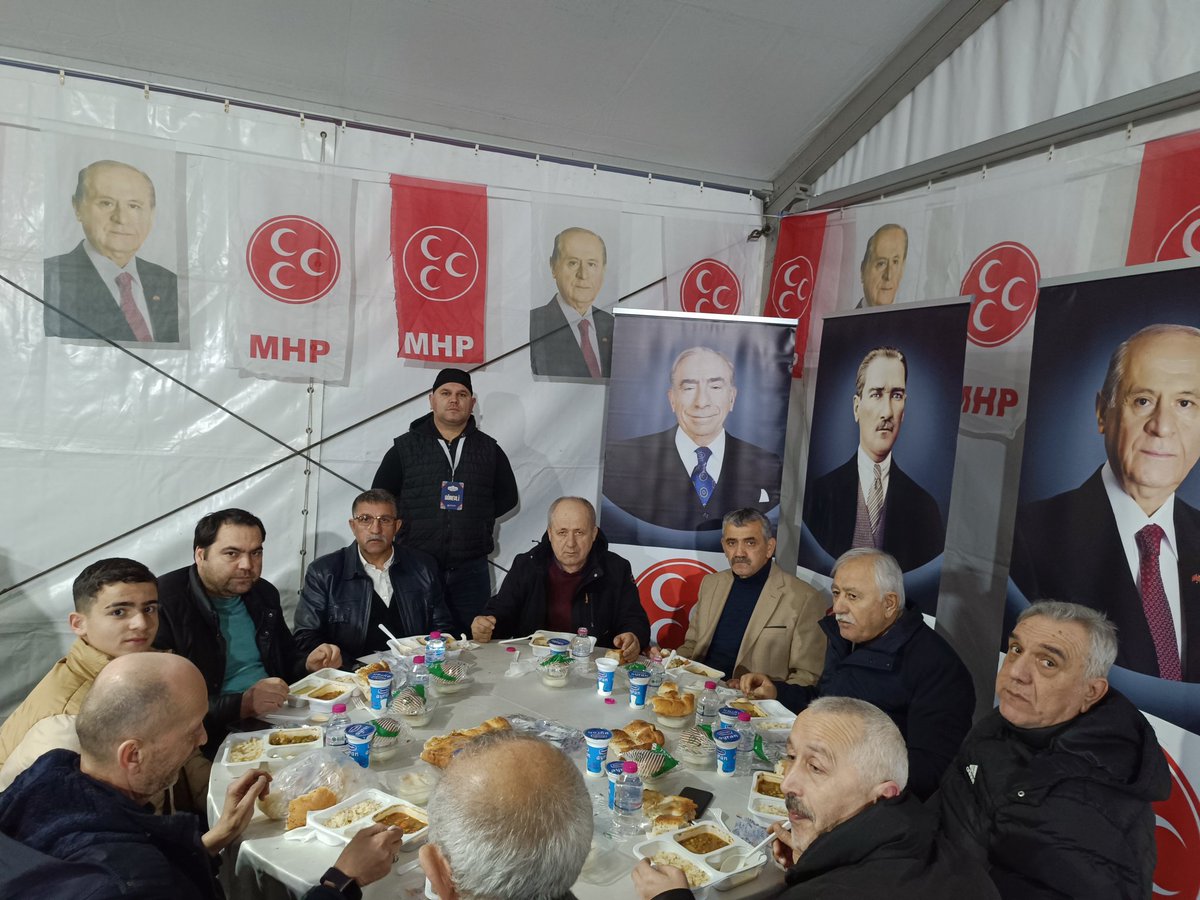 mhparnavutkoy's tweet photo. Milliyetçi Hareket Partisi Arnavutköy İlçe Başkanlığı olarak kurduğumuz iftar çadırımızda 14. günde yine aynı sofrada, aynı duada buluştuk.
Bir tas çorbayı paylaşırken gönüllerimizi de birleştirdik. Sıcak bir tebessüm, samimi bir “Allah kabul etsin” sözü bütün yorgunluğumuzu aldı https://t.co/gQExLBsnxm