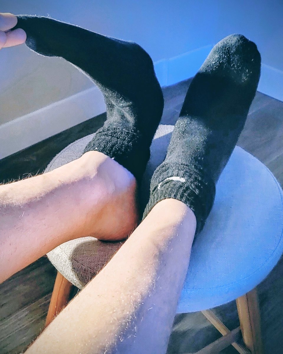 CashMasterRoman's tweet photo. Do you really think you deserve to kneel and smell? What a loser #findom #feetfetısh #moneymaster #cashmaster #goddard #budgetsub #Findombros #feetlovers #Smellyfeet #Sockworhip #Feetdomination #Payforfeet https://t.co/8yprfj0wr5