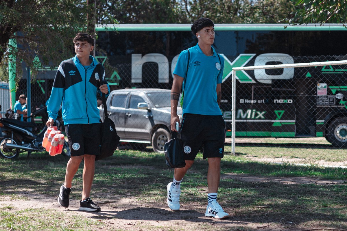 Belgrano's tweet photo. 👋🏟 ¡Llegaron los Piratas a la Ciudad Deportiva Pablo Aimar! 

#VamosLosPibes 🖤☠️ https://t.co/UEqJUadNyu