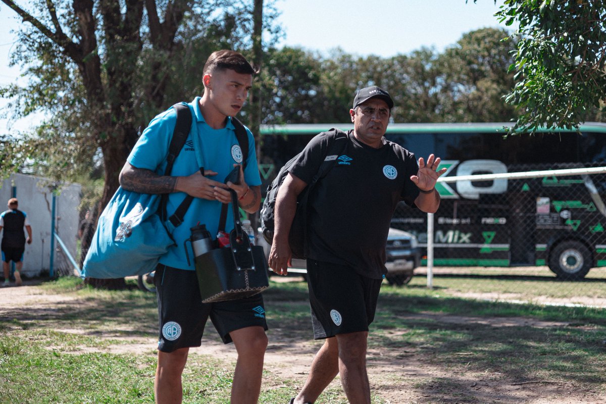 Belgrano's tweet photo. 👋🏟 ¡Llegaron los Piratas a la Ciudad Deportiva Pablo Aimar! 

#VamosLosPibes 🖤☠️ https://t.co/UEqJUadNyu