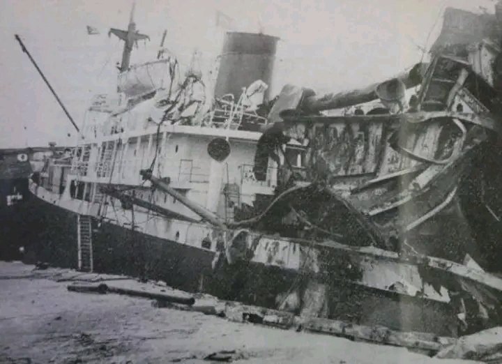 HEdgeMariaE70's tweet photo. A 66 años recuerdo éste siniestro hecho. Trágica explosión del buque La Coubre, un acto de sabotaje que dejó una marca imborrable en la historia de nuestra nación. @BelkisR58132689 @CubaMined @DgeHE15891 @IHernandez15695  @IsmeliDiazM
@JuanRoland44493 https://t.co/2l8YkFUYr8