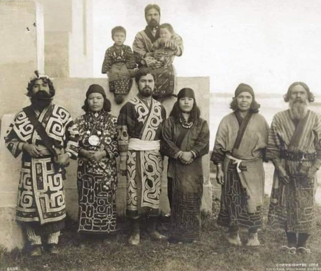histories_arch's tweet photo. The Ainu are regarded as having descended from the indigenous Japanese hunter-gatherers who lived in Japan during the Jōmon period (14,000 to 300 BC).... 

The Ainu are considered the native people of Hokkaido, southern Sakhalin and the Kurils. Early Ainu-speaking groups (mostly hunters and fishermen) were also present in northern Honshu, where their descendants are today known as the Matagi hunters, who still use a large amount of Ainu vocabulary in their dialect and also migrated to the Kamchatka Peninsula. Ainu toponyms support the historical view that the Ainu people lived in several places throughout northern Honshu, mostly along the western coast and in the Tōhoku region. There is also evidence that Ainu speakers lived in the Amur region through Ainu loanwords found in the Uilta and Ulch languages.

#archaeohistories