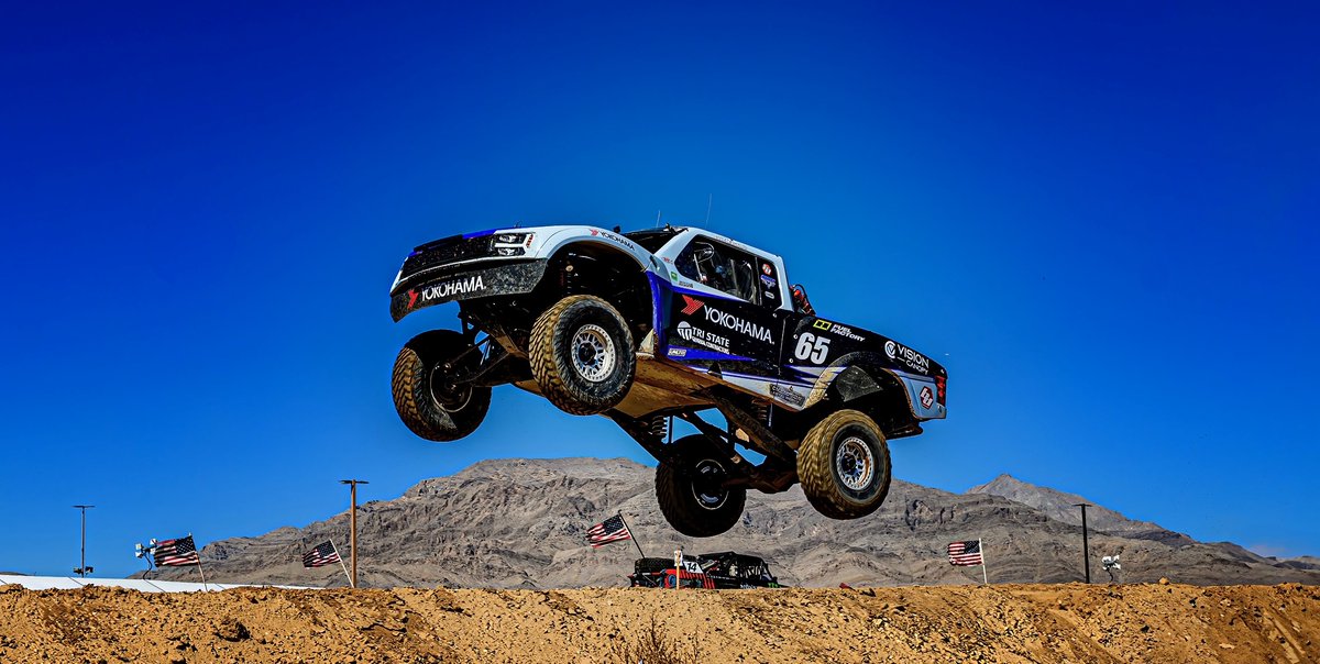 EBASports's tweet image. Rarely are all four wheels on the ground! 😮

Photos: @WHauserPhoto 

#Mint400 @FOXSports
