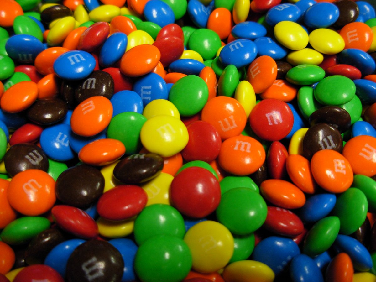 Interestin_Fax's tweet image. M&amp;amp;Ms were developed in WWII for US soldiers so they could have chocolate that melts in your mouth, not in your hands. It was a military specification, not marketing. #InterestingFacts #mnms