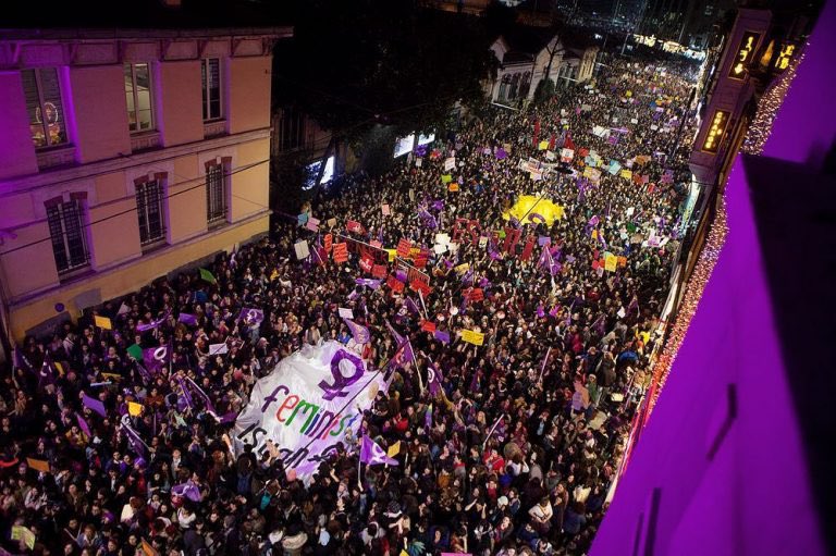 Başgan diyor ki: 

“Biz, feminizm sayesinde nesnel olarak daha iyi bir toplumuz. Bunun için sizlere teşekkür ederiz.

Bu, eşitlik, adalet ve haklarla eş anlamlı olan evrensel bir davadır.

Geçmişin yeniden zemin kazanmasına izin vermeyeceğiz.

Çünkü eşitlik bir aşırılık değildir.