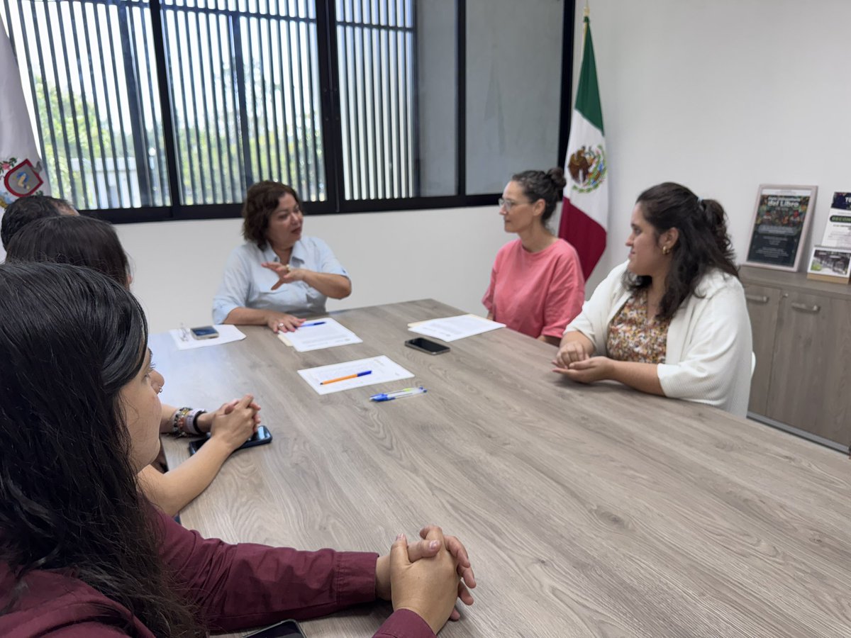 IMADESCOL's tweet photo. 🌿 Firmamos convenio con la @UIColima.

La agenda ambiental es transversal y el trabajo con la academia es clave para fortalecer habilidades y formar nuevas generaciones comprometidas con un futuro sostenible. 🌎🤝 https://t.co/ceDK8WZYlN