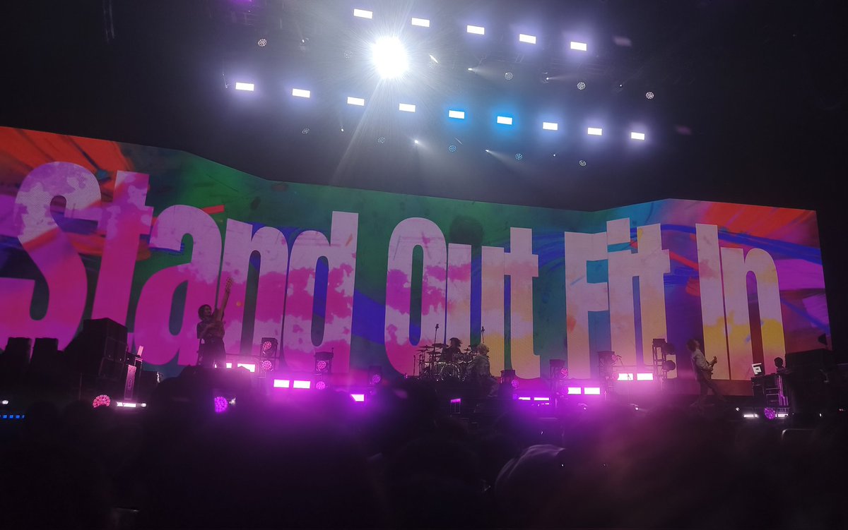 all_else_fail's tweet photo. PCD is real that's why still wide awake. Buti nakaFL bukas. OOR its 4/4 for me. Tho bigo na marinig ung Tiny Pieces ( sooo looking forward really!) but the Taka's effort to sing like normal is +1000! Enjoyed throughly and Stand out Fit in and We Are resonated with me. https://t.co/qHhHeqskCk
