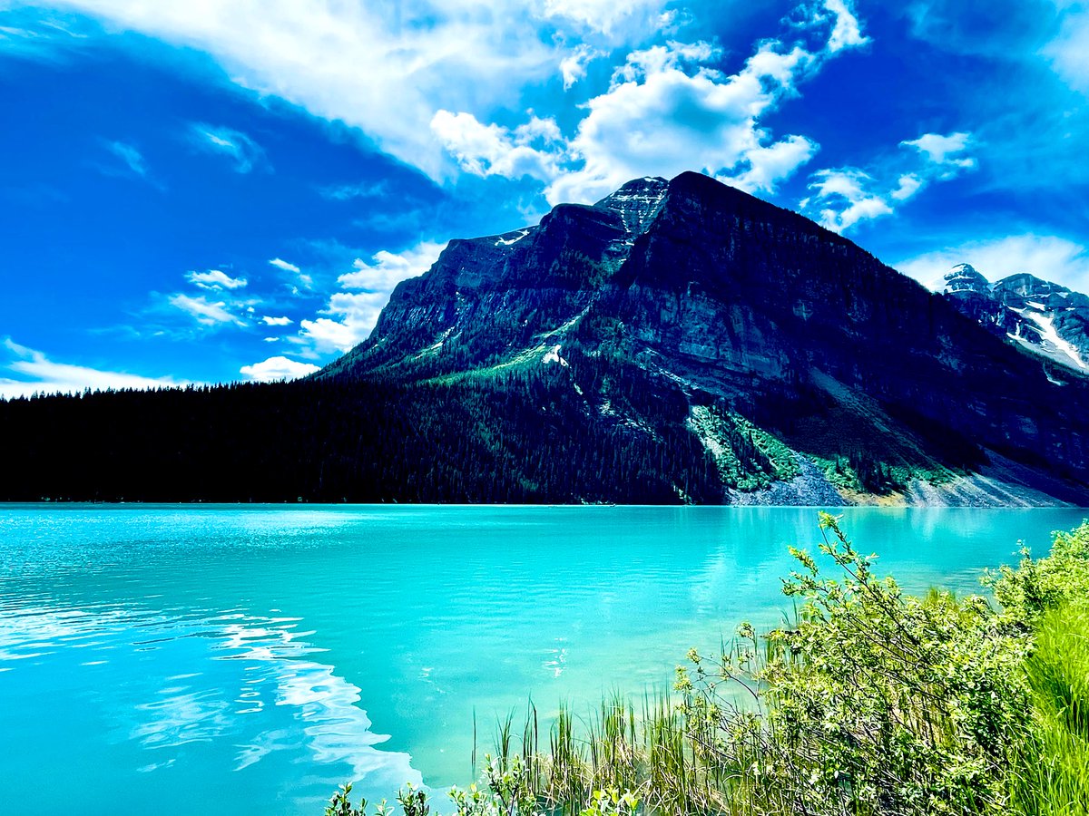 hiker711's tweet image. Lake Louise, Banff, Canada 🇨🇦

Glacial blues that don’t look real.
 🛶 
#LakeLouise
#Banff
#BanffNationalPark
#Alberta
#Canada