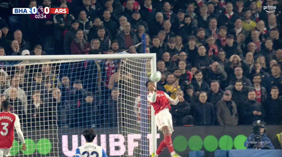 afcstuff's tweet photo. Gabriel Magalhães clears off the line after an error from David Raya. 🧱 https://t.co/fkQRjGB4ps
