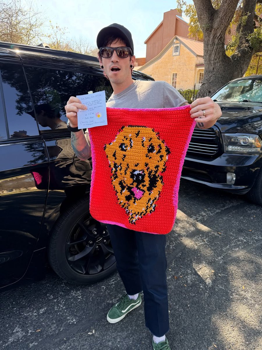 TOPUPDATERS's tweet photo. Josh was surprised with a crochet blanket of his dog, Jim! (made by mooney_jade on Instagram)
via loyaltothecraft on Instagram Reels https://t.co/ZogxmG0AEV