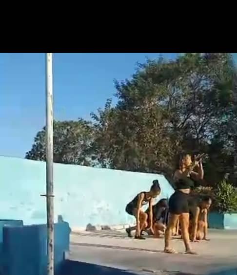 AlonsoDail58097's tweet photo. Los estudiantes de la escuela secundaria básica Manuel Ascunce Domenech,realizan un matutino especial.#SentirPinero  #educacionijv #Secundariabasicaijv. https://t.co/TmwiMYg8mi