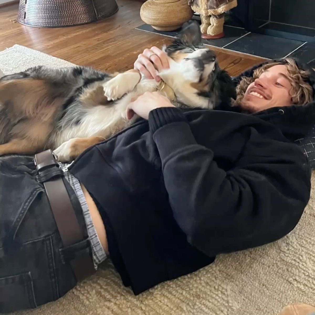 flowersofdevil's tweet photo. ⠀⠀⠀⠀⠀

                         Who lets the dogs out! 

                                 𝐀𝐫𝐭𝐡𝐮𝐬' 𝐒𝐭𝐨𝐫𝐲.

                  ⠀       𑁍᪥𑁍᪥𑁍᪥𑁍᪥𑁍᪥𑁍 https://t.co/tmxey8qIF0