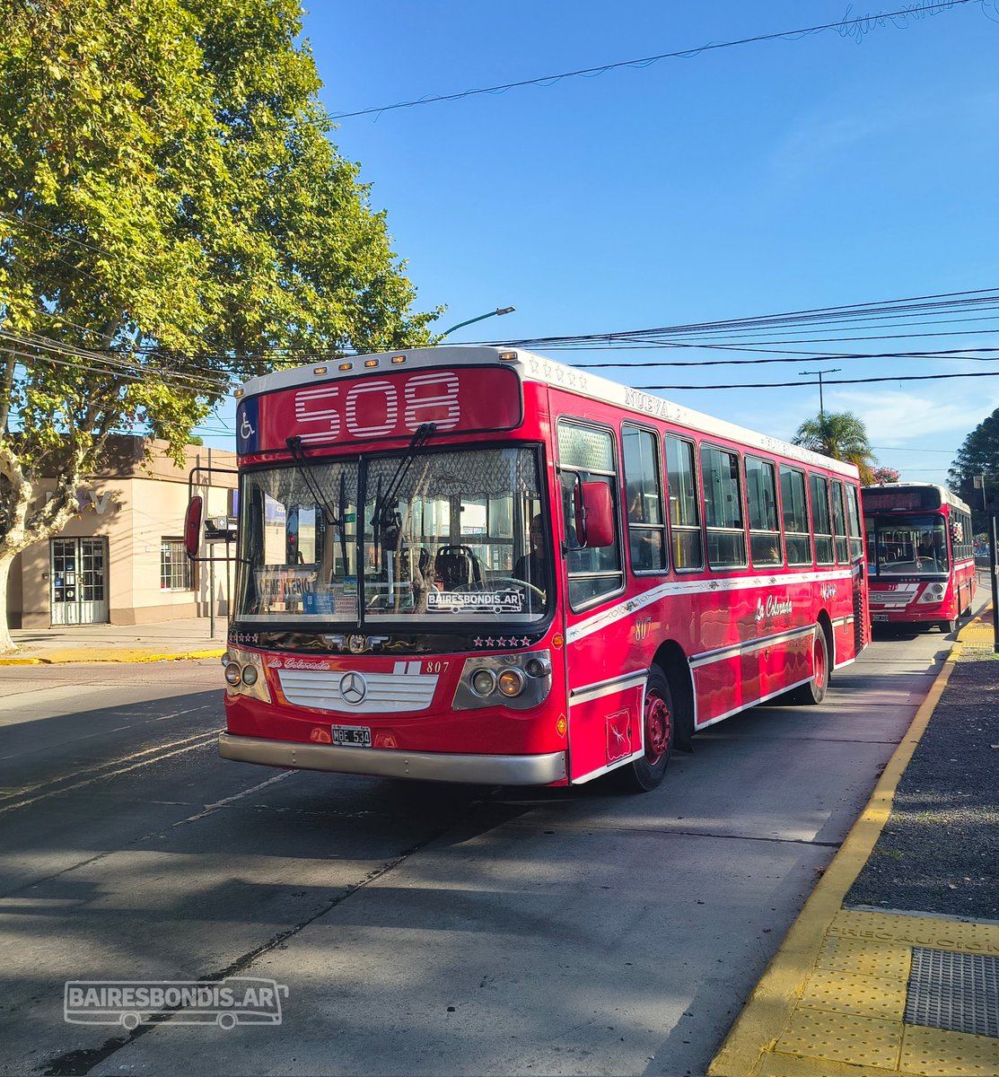 bairesbondis's tweet photo. 🔴La COLORADA comunal !
😍🙌🏻Hoy en su primer día, la colorada presenta las "nuevas" líneas 503 - 506 - 508 , que luego de haber tenido los coches más viejos de Varela , hoy tienen usados en buen estado y con el mantenimiento que merecen los usuarios.
@CiudadDeBondis https://t.co/JZLu7iKJ36
