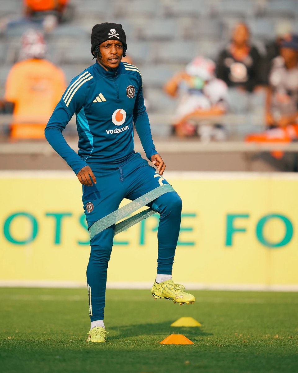 CavienN's tweet photo. Let us be honest he plays for the badge and always step up even after all the criticism. #OrlandoPirates #BetwayPrem https://t.co/Q8sEgZNAdP