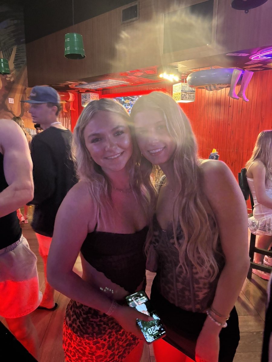 Aubvbt's tweet photo. send money for our vaca losers https://t.co/lOIhZgERX7