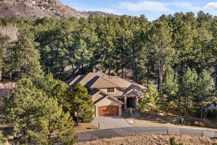 GolfRealtyLINKS's tweet image. Exceptional COLORADO Golf Home Listing!          
Castle Rock, CO / Castle Pines Golf Club          
4 BR / 5 BA / 6118 SQ FT / $1,699,000             
Links Living Link &amp;gt;LinksLiving.short.gy/JyWBLH 
#luxurygolfliving | #golfhomes | #golfcommunity