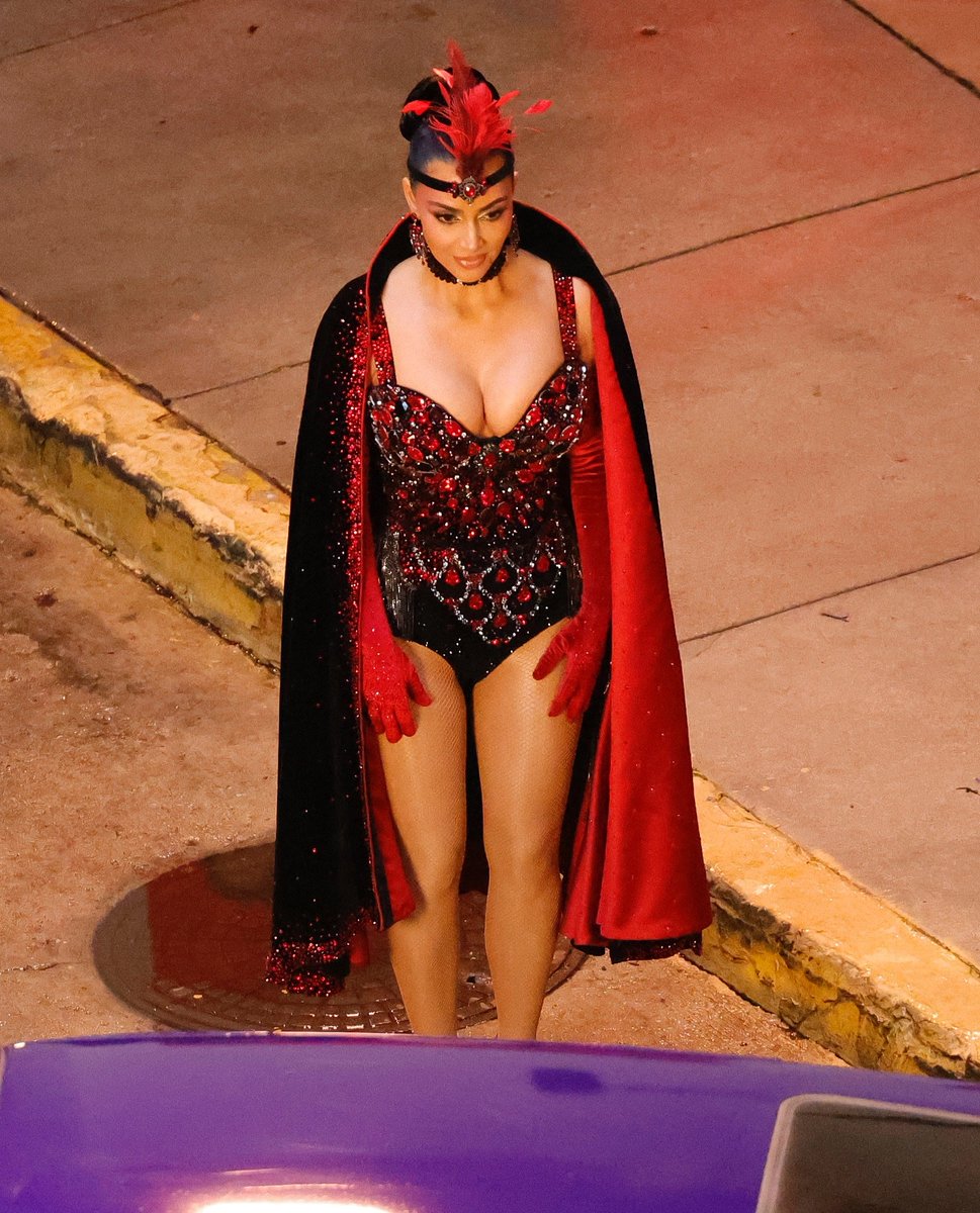 metgalacrave's tweet image. Kim Kardashian and Will Ferrell on the set of “The Fifth Wheel” in Los Angeles.