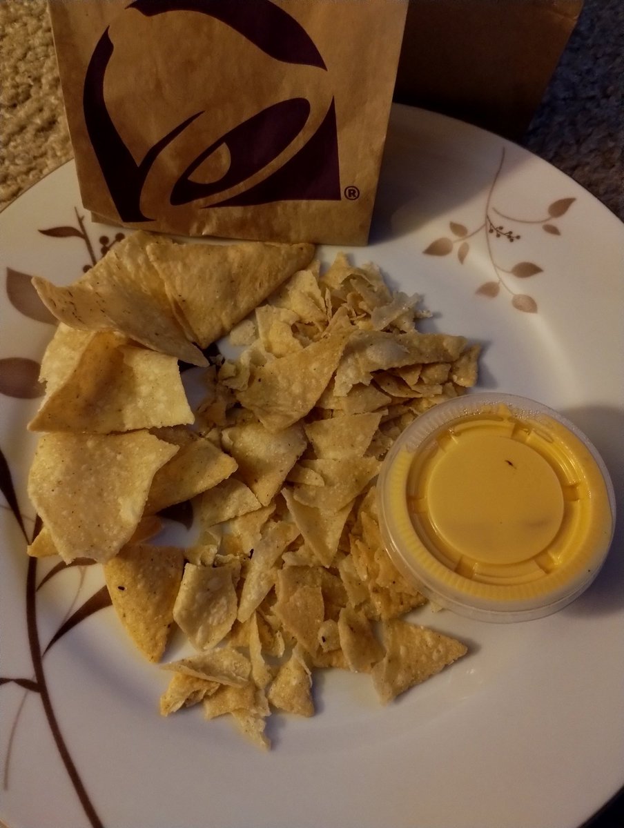 Sapphire1074's tweet photo. @tacobell Thanks for the crumbs... $2.69 for 5 chips and a bag of crumbs. #tacobell #crumbs #dissapointed https://t.co/BejJPMbVww