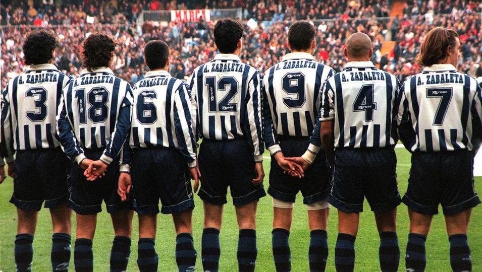 Esta foto es en Madrid.
La mañana del 08/12/1998.
20 putos años tenía.
La que hoy es mi mujer, mi prima, amigos...
Esa madrugada no volvimos todos a casa.
Siempre en mi memoria.
Siempre en mi  corazón.
Esta final va por tí!
Beti gurekin Aitor!
#RealSociedad 
#AitorZabaleta