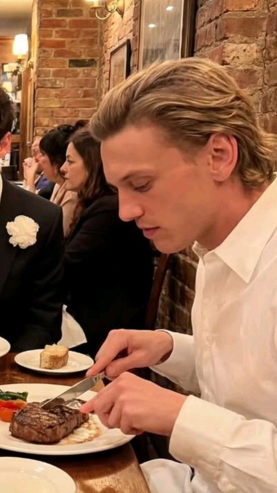 Imagine enjoying a nice dinner and you see Henry Creel cutting up a steak.