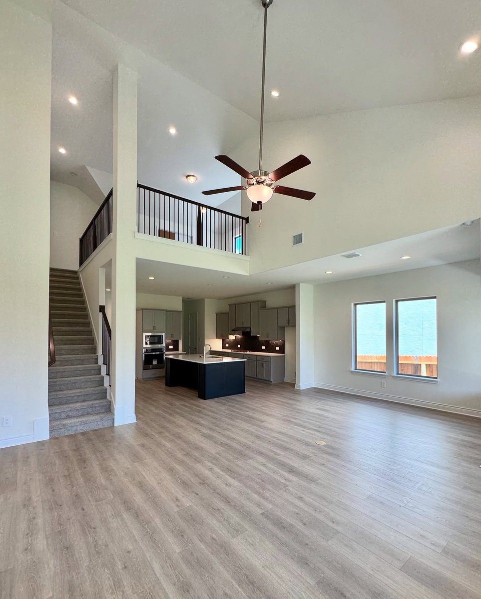 glenn_tami59618's tweet photo. Crypto been such a real blessin 🙏🏼💰! Just
yesterday I drove off in my new car, and today I'm walkin into my first home 🏡 ✨😭. Like wow… this feel crazy! Faith + grind really do pay off fr 🔥. Forever grateful for my coach @coach__ivy for guidin me through this journey ❤️ https://t.co/CiPW9o9v3i