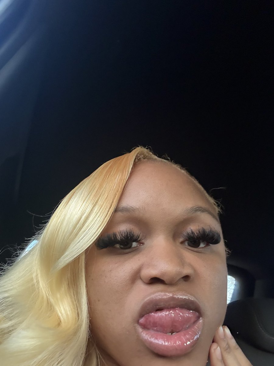 Ladyscarfacee's tweet image. Xoxo 😚