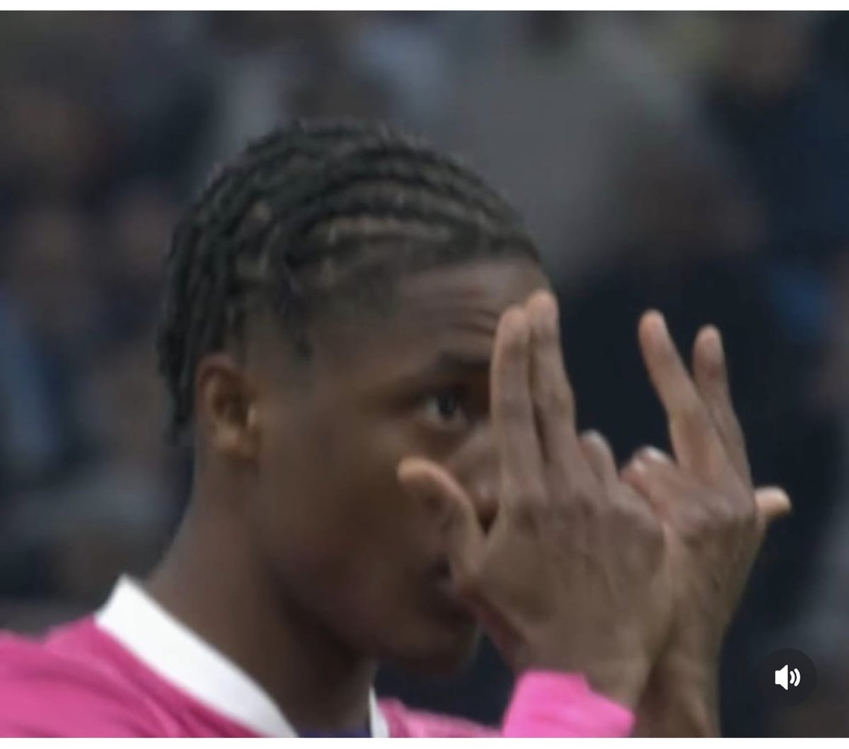 💜💜 tweet media