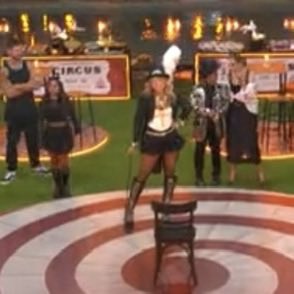 joaomernick13's tweet photo. Bem que a Britney dizia que só existem dois tipos de pessoa no mundo: as que servem entretenimento e as que ficam olhando #RedeBBB #BBB26 https://t.co/XHwLK0snqk
