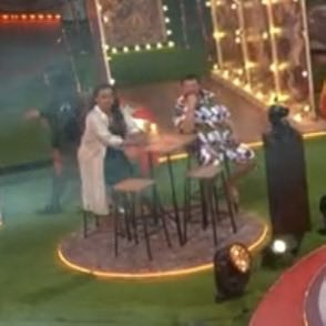 joaomernick13's tweet photo. Bem que a Britney dizia que só existem dois tipos de pessoa no mundo: as que servem entretenimento e as que ficam olhando #RedeBBB #BBB26 https://t.co/XHwLK0snqk