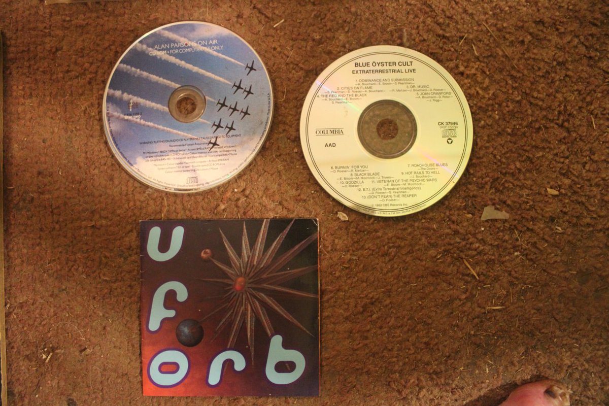 docsanderson's tweet photo. #Scientists #FederalOfficer #DiscJockey #DigitalSignalPRocessing #MI9 #Music @jonkarl jon this is real @Ginger_Zee @Nature Lizzie Mags G  i was almost asleep &amp; my Eyes opened WIDE #UFO's have been center stage on some of the All Time Biggest albums with hidden digital Info-Lelon https://t.co/kMV4m54AnL