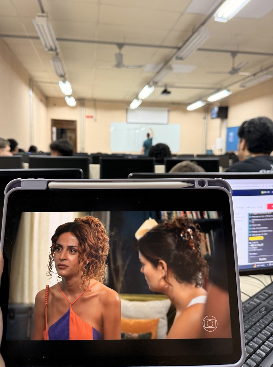 a vida universitária tá prejudicando minha vida noveleira, não tem jeito vou ter que trancar o curso amanhã!!