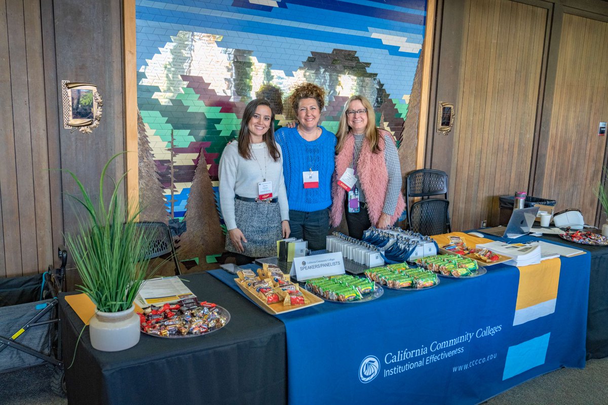 CalCommColleges's tweet image. Happy #NationalSnackDay! Fueling your body fuels your success &amp;amp; #CaliforniaCommunityColleges are here to help. From food pantries to basic needs centers, students can access free resources to stay energized &amp;amp; focused: ICanGoToCollege.com. 

#ICanGoToCollege @Icangotocollege