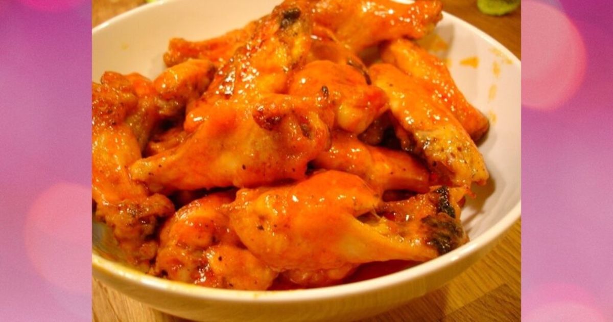 YummyEasy's tweet image. First bite shocks. Last wing lingers. The craving stays.
#CantStop #WingAddict #food #recipes
soyummysoeasy.com/easy-buffalo-c…
