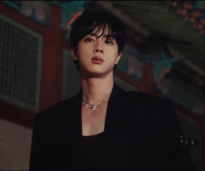 ksjstarboy's tweet photo. seokjin is unreal like literally how is he real? https://t.co/oq45aJ0XS5