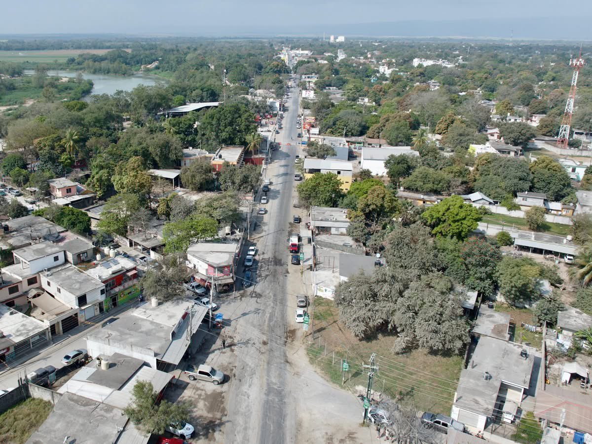 Hoy arrancamos la pavimentación de la avenida Pedro Antonio de los Santos Rivera en Tamuín, un proyecto que también contempla la construcción de uno de los bulevares más largos del estado, con más de 3 kilómetros, para mejorar la movilidad en la zona. 🙌🏼

#ElCambioQueSeVive