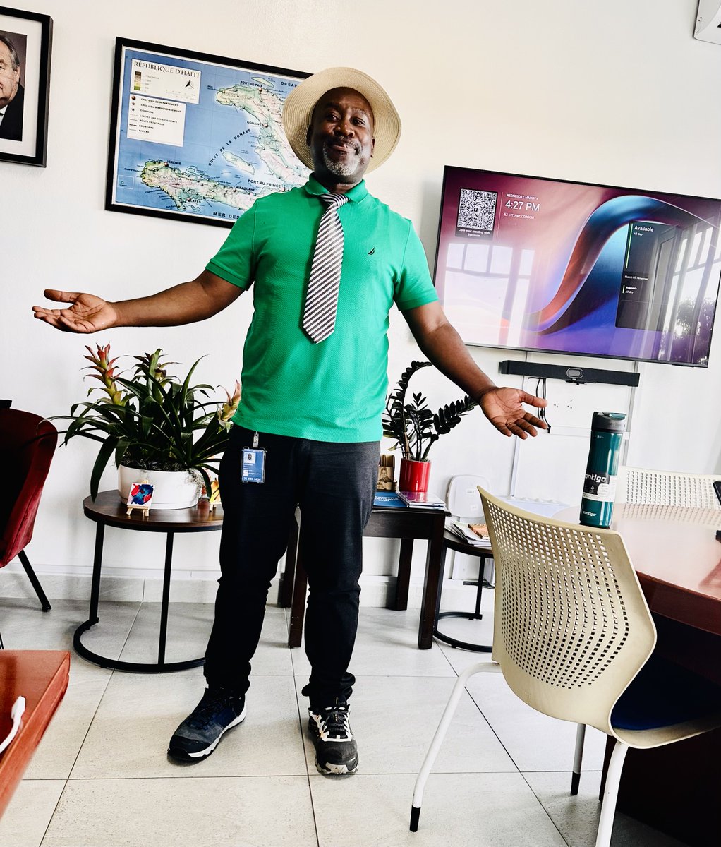 WanjaKaaria's tweet image. Staff wellness matters! 🥰💃🏾💪🏾

We lightened the mood in the office with a 🤡 Clowning Day, led by our amazing #SupplyChain team at @WFP_Haiti!

Because when we #WorkHard, we also #PlayHard 💃🏾🎉🥳