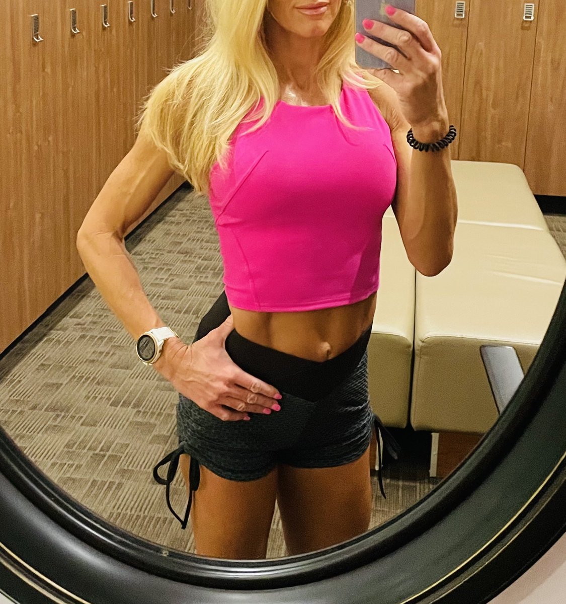 PinkBarbieMILF's tweet photo. Gym mirror pic to tease my hubby and anyone that’s enjoying the view 🔥🤭
#MILF #HubbyObsession #FitAndFlirty #PinkBarbie #MarriedFun #HotWife https://t.co/MGW602uDab