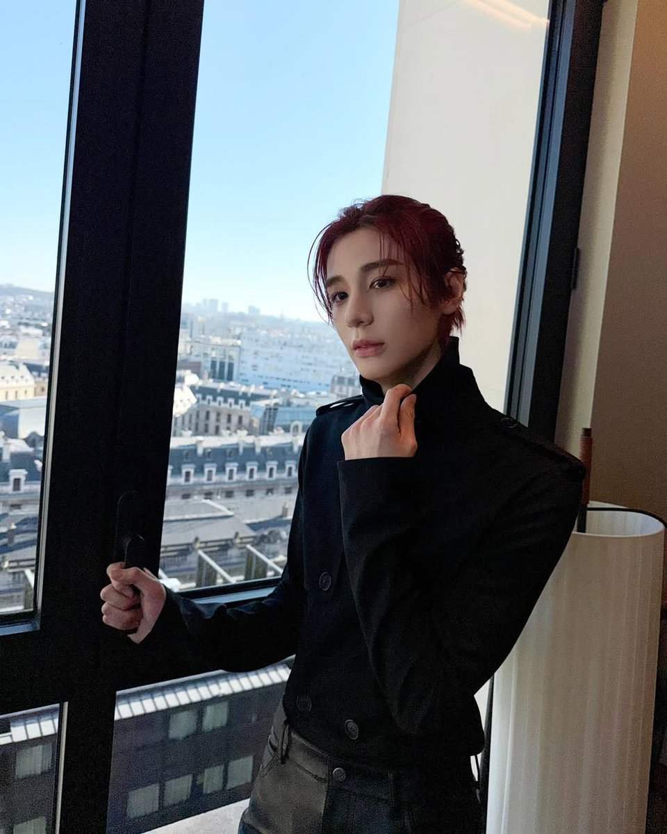 ️️

📱 𝙆𝖭𝝤𝖢𝙆𝖨𝖭’ 𝖻𝗒 𝗘𝖢+
ㅤ 🏠 On Timeline
ㅤ #KNOCKIN_MINJUN

It was my first time attending a fashion week especially in Paris. Everything felt so new to me! Also, did you notice my new red hair? Does it suits me? ❤️

 ️️